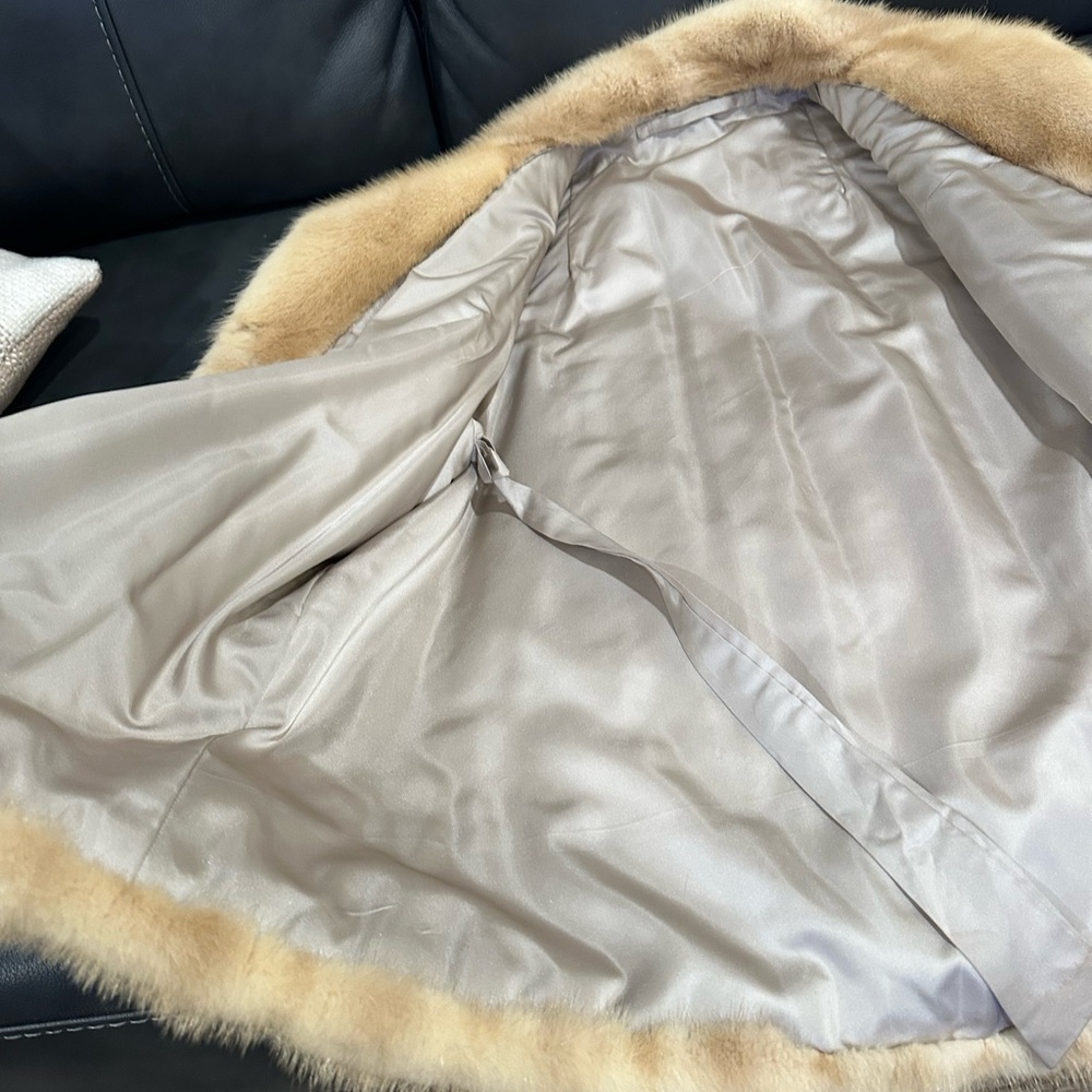 Luxurious Tan Faux Fur Coat with Matching Hat - Picture 13 of 15